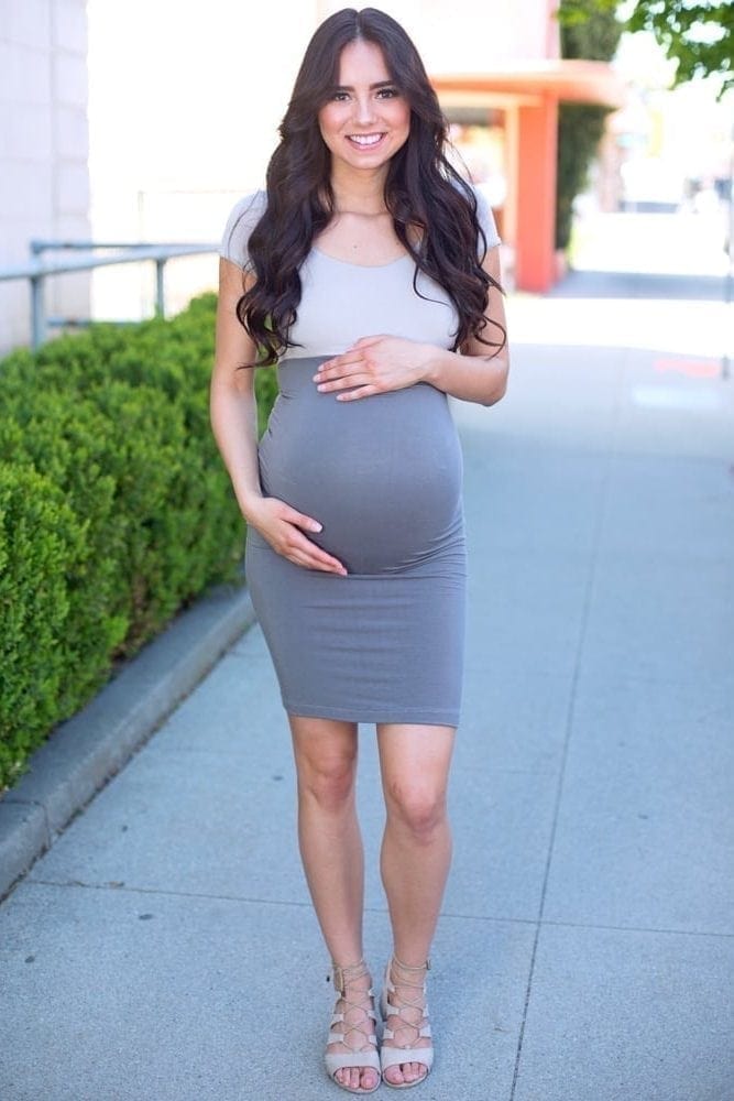 short-sleeve bodycon maternity dress
