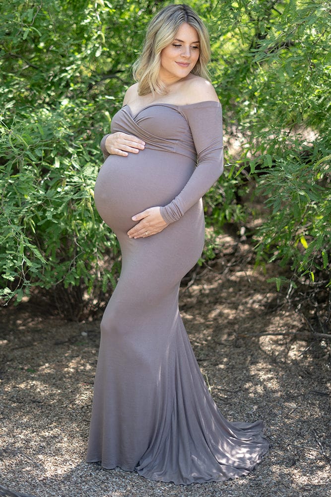 maternity gown with small train