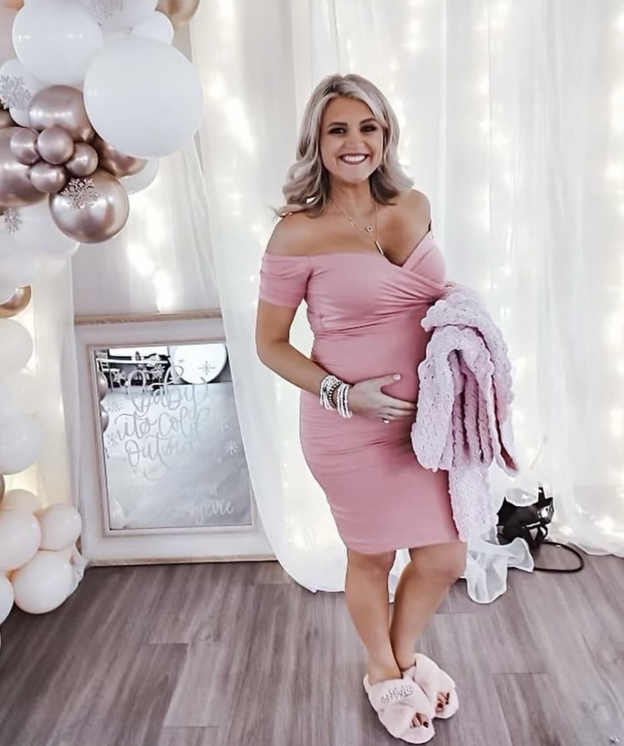 Off the Shoulder Sweetheart Maternity Dress with Short Sleeves